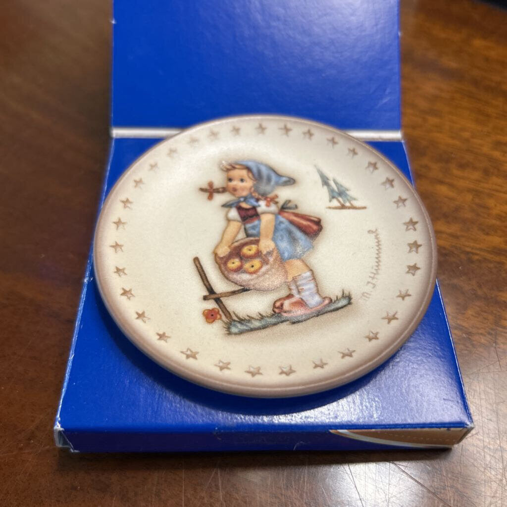 M.j.hummel Plate