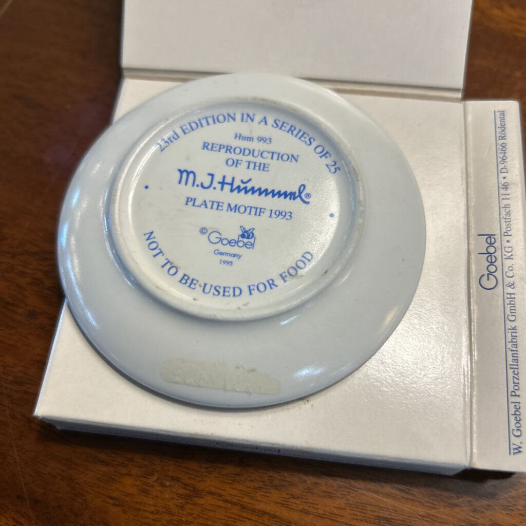 M.j.hummel Plate