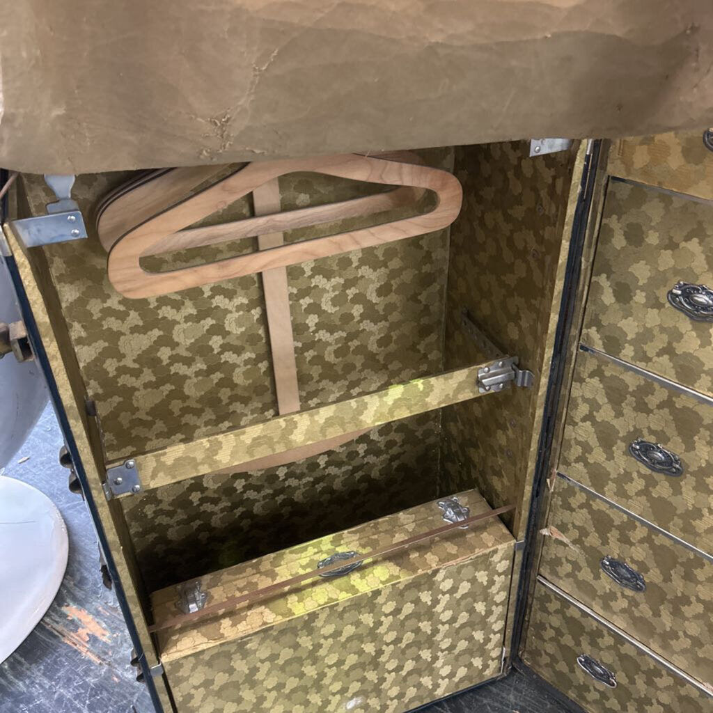 Travel Trunks Shwayder Wardrobe Trunk