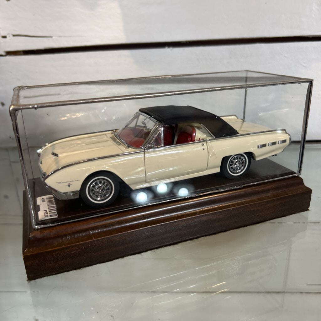 Danburry Mint 1962 Thunderbird Replica