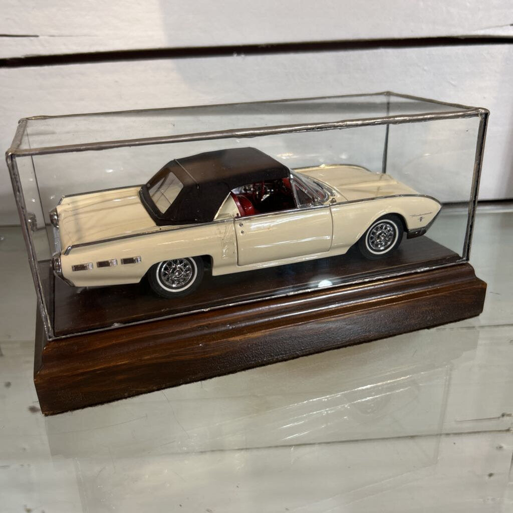 Danburry Mint 1962 Thunderbird Replica