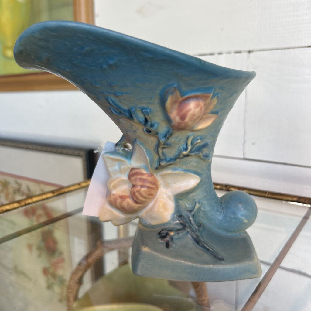 Roseville Pottery, blue magnolia cornucopia vase -1943