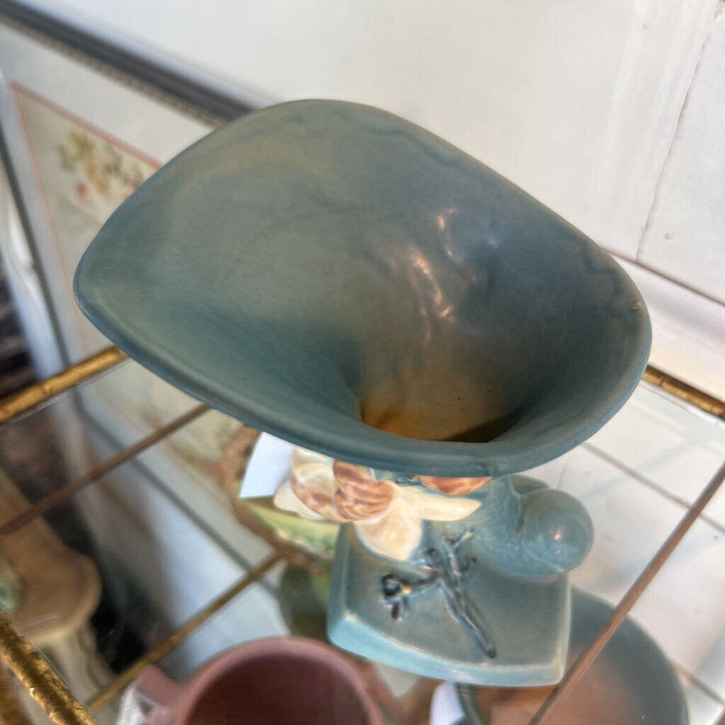Roseville Pottery, blue magnolia cornucopia vase -1943