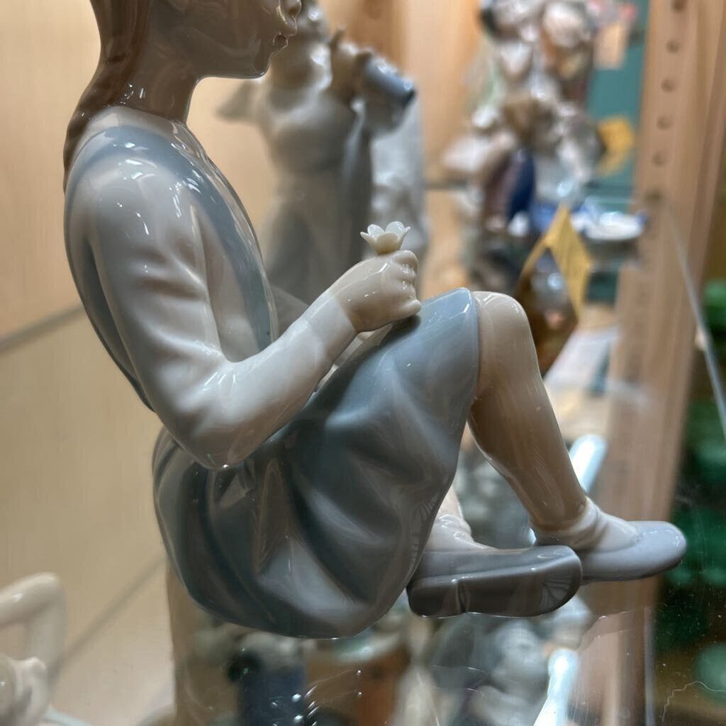 Llardro Spain Seated Girl figurine, circa 1970-80