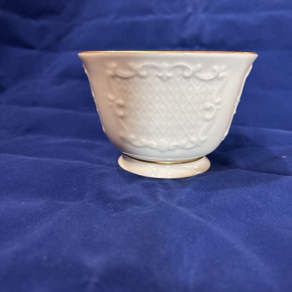 Lenox "Canterbury" 4.25" square candy bowl
