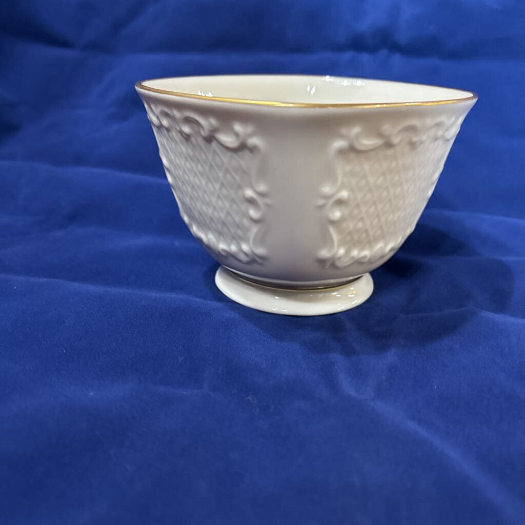 Lenox "Canterbury" 4.25" square candy bowl