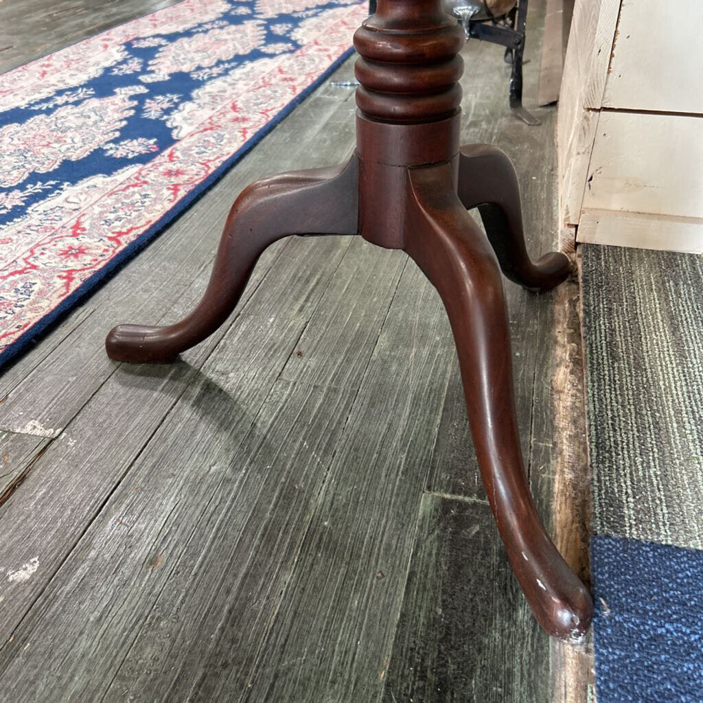 Petal Form Tilt-Top Serving Table