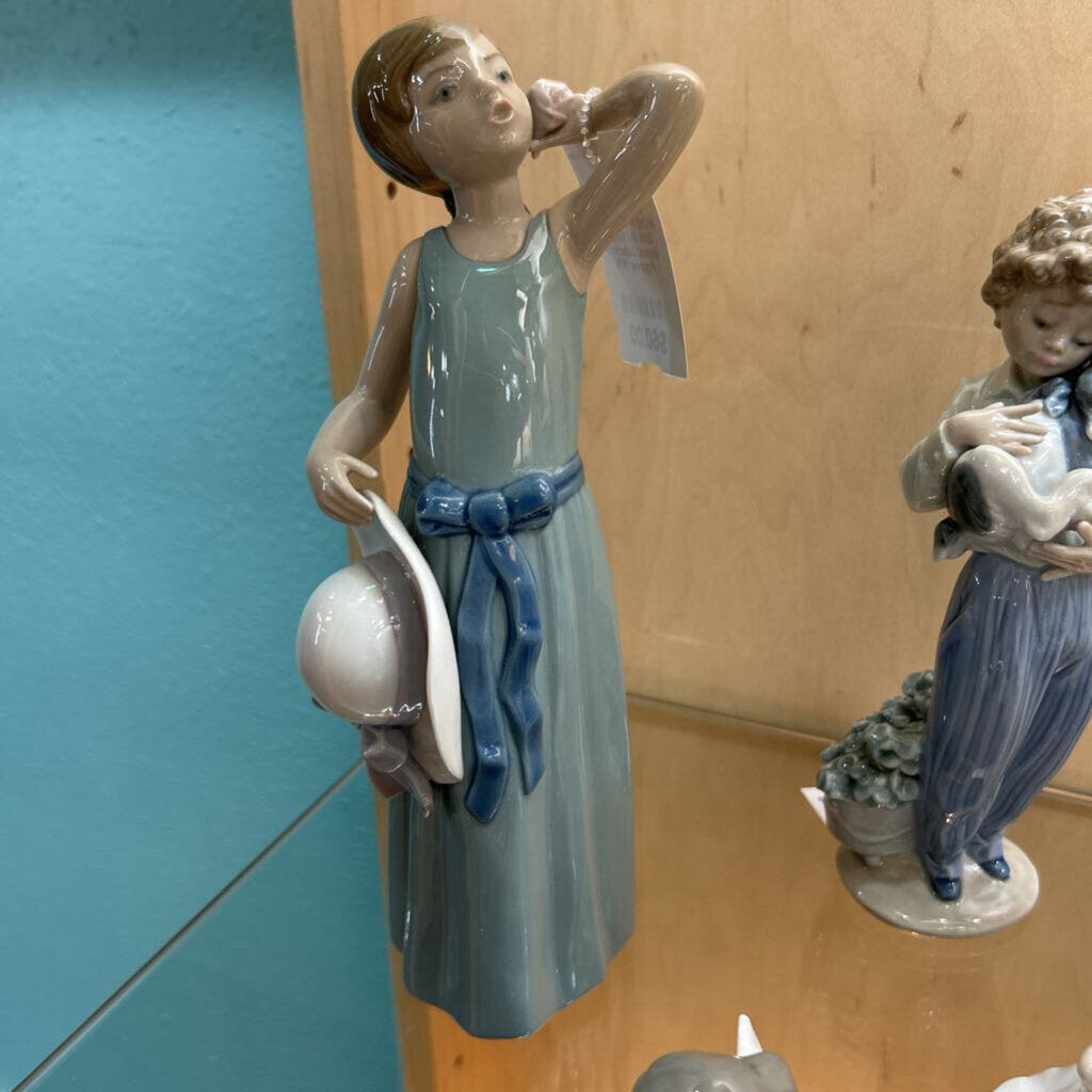 Vintage Lladro #5010 PRISSY Girl - Girls W/ Hats & Bows Collection Figurine 1978