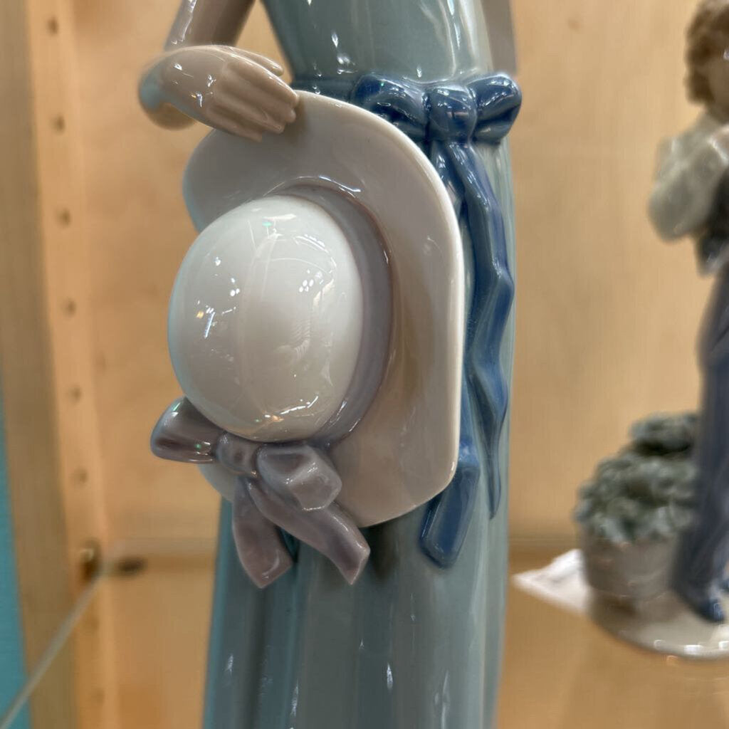 Vintage Lladro #5010 PRISSY Girl - Girls W/ Hats & Bows Collection Figurine 1978