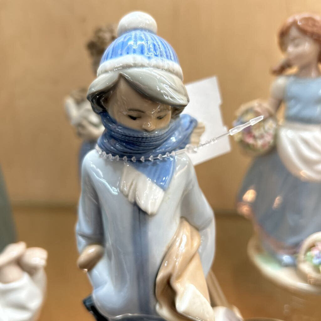 Lladro porcelain Fgurine "Winter Boy with Dog"