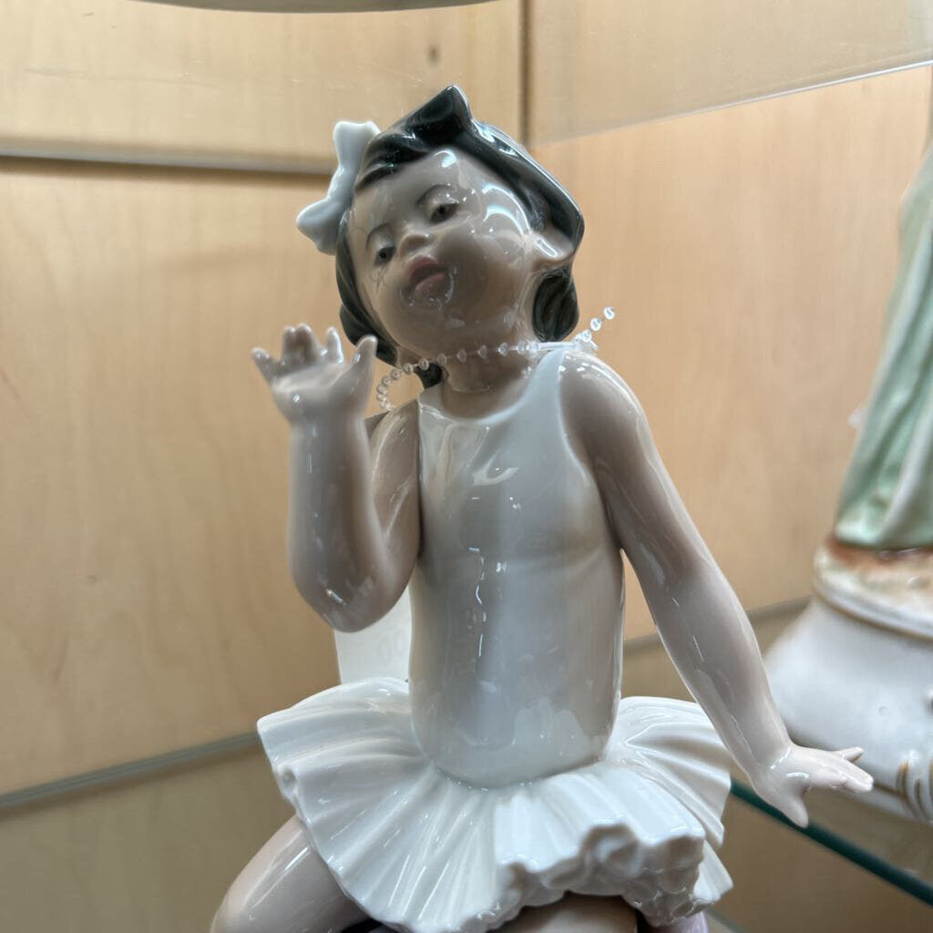 Lladro Figurine, 5106 Little Ballet Girl.