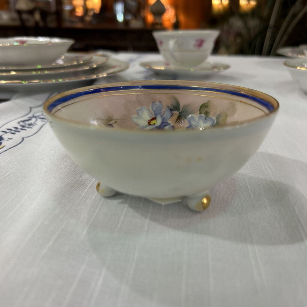 Nippon Three Footed Bowl Blue Violet Decoration (As Is) c.1891-1921