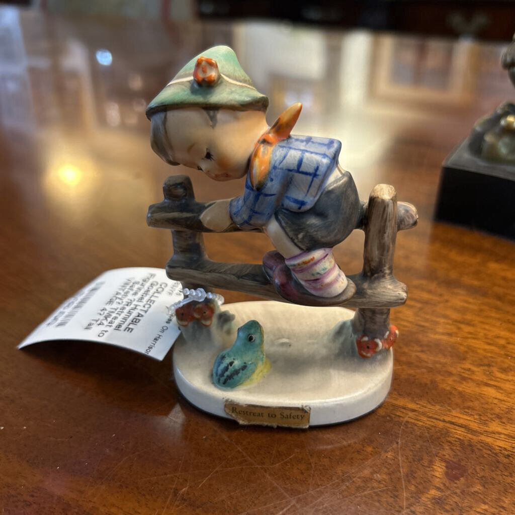 Goebel Hummel Figurine Retreat to Safety TMK4 VINTAGE 4” Tall