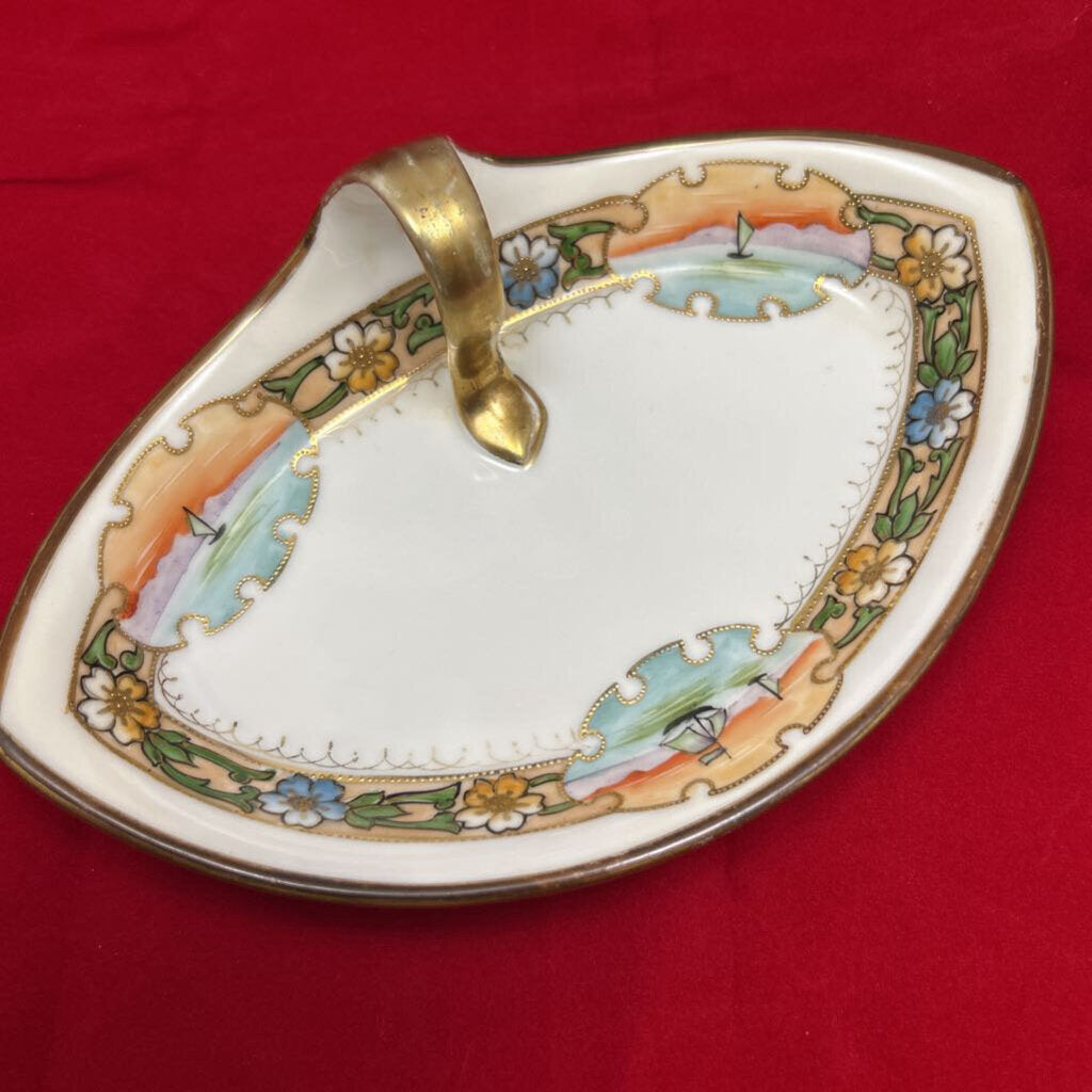 Titbit tray