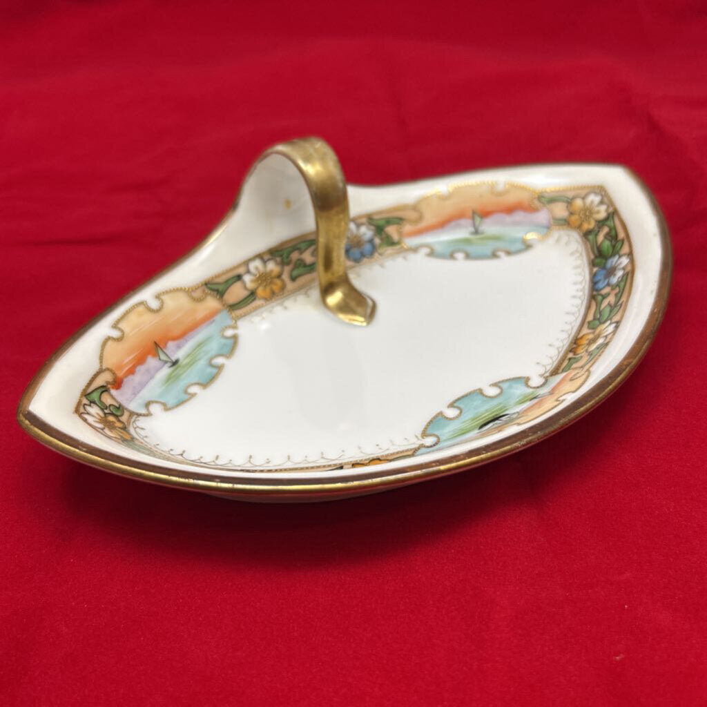 Titbit tray