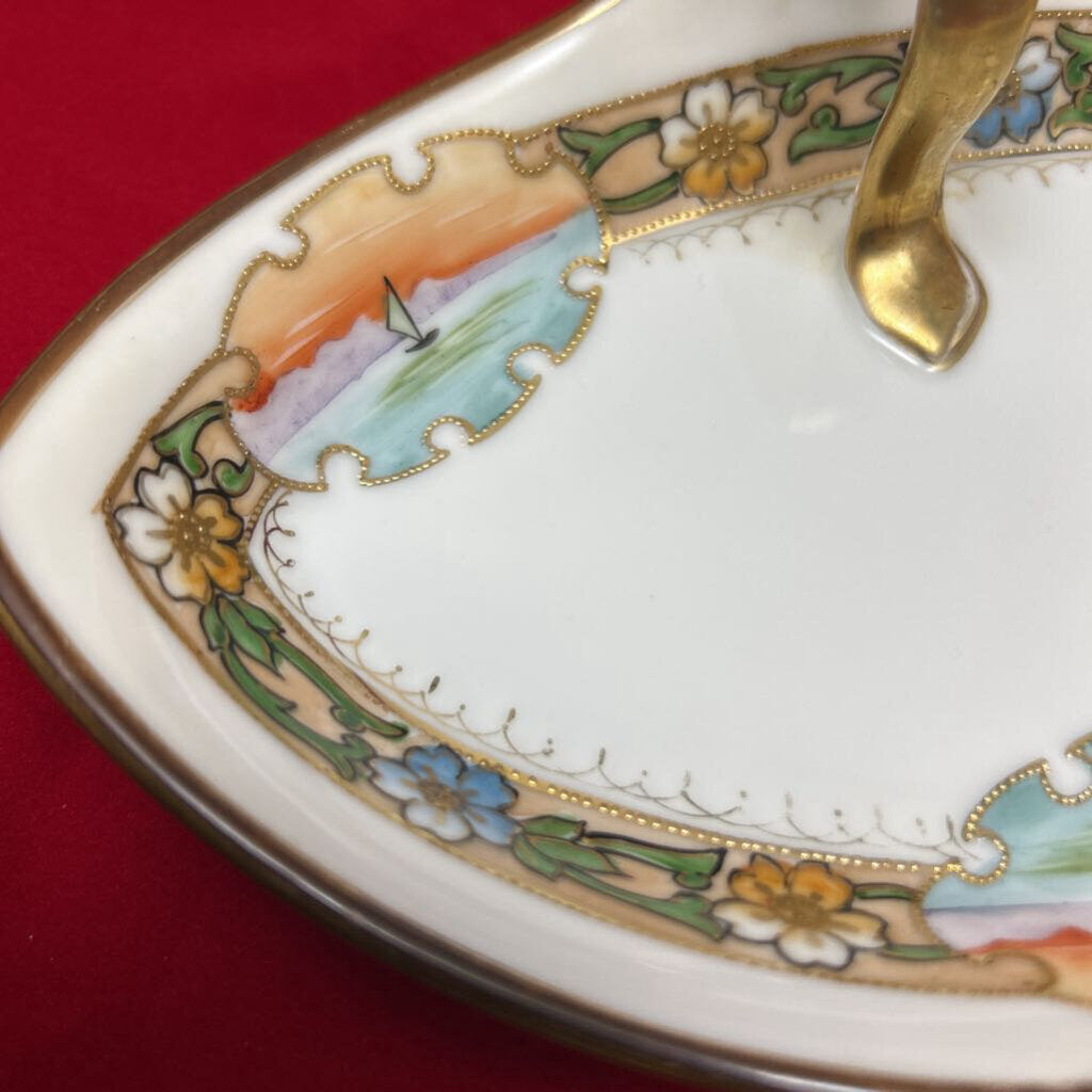 Titbit tray