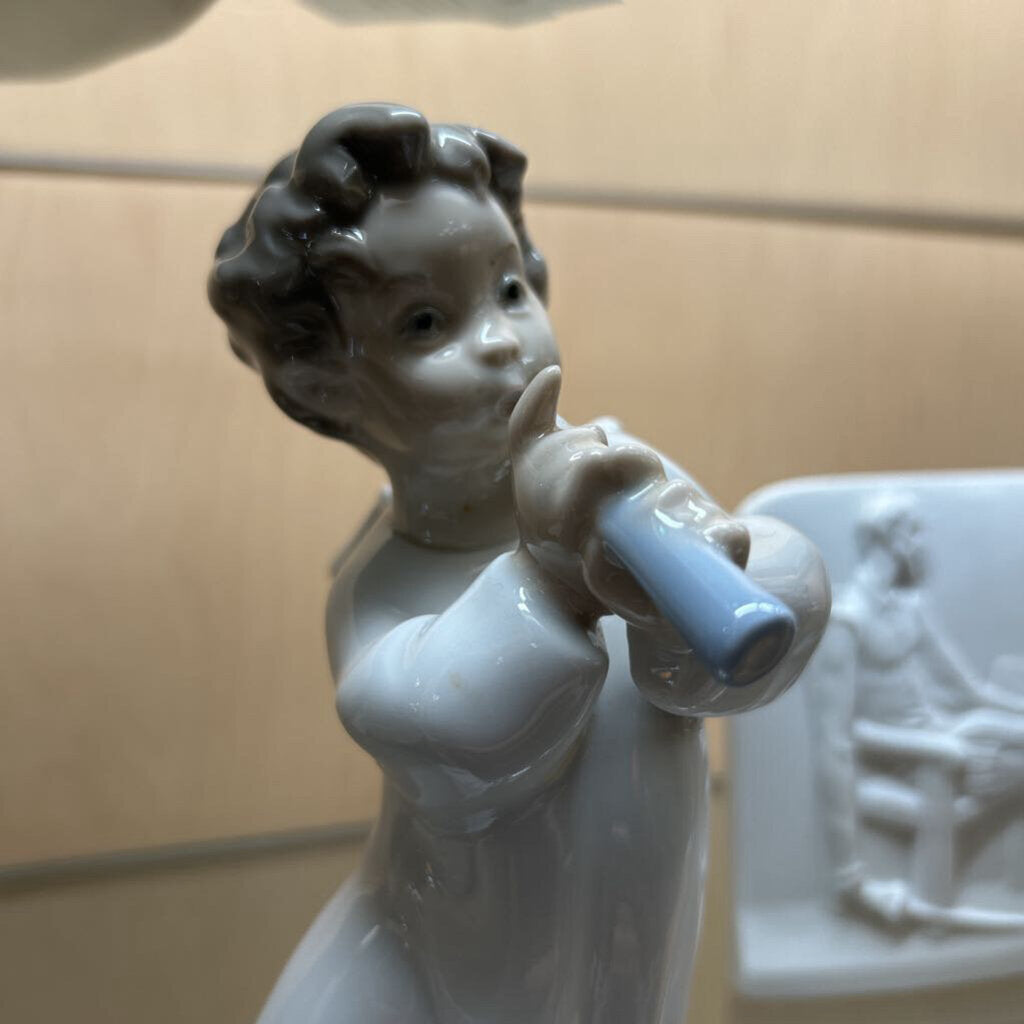 Lladro "Angle with Flute" Porcelain Figurine; Model # 4540