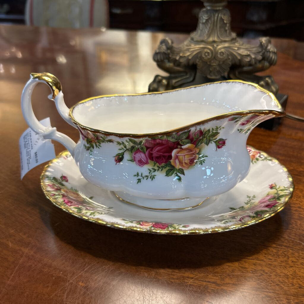 Royal Albert, Old Country Roses Gravy Boat and Plate Set, Bone China, England 1974-1980