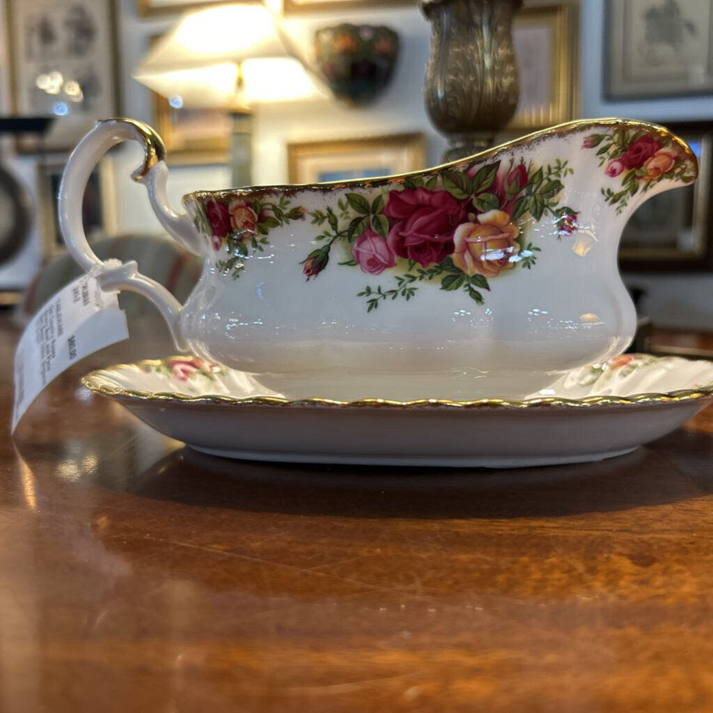 Royal Albert, Old Country Roses Gravy Boat and Plate Set, Bone China, England 1974-1980
