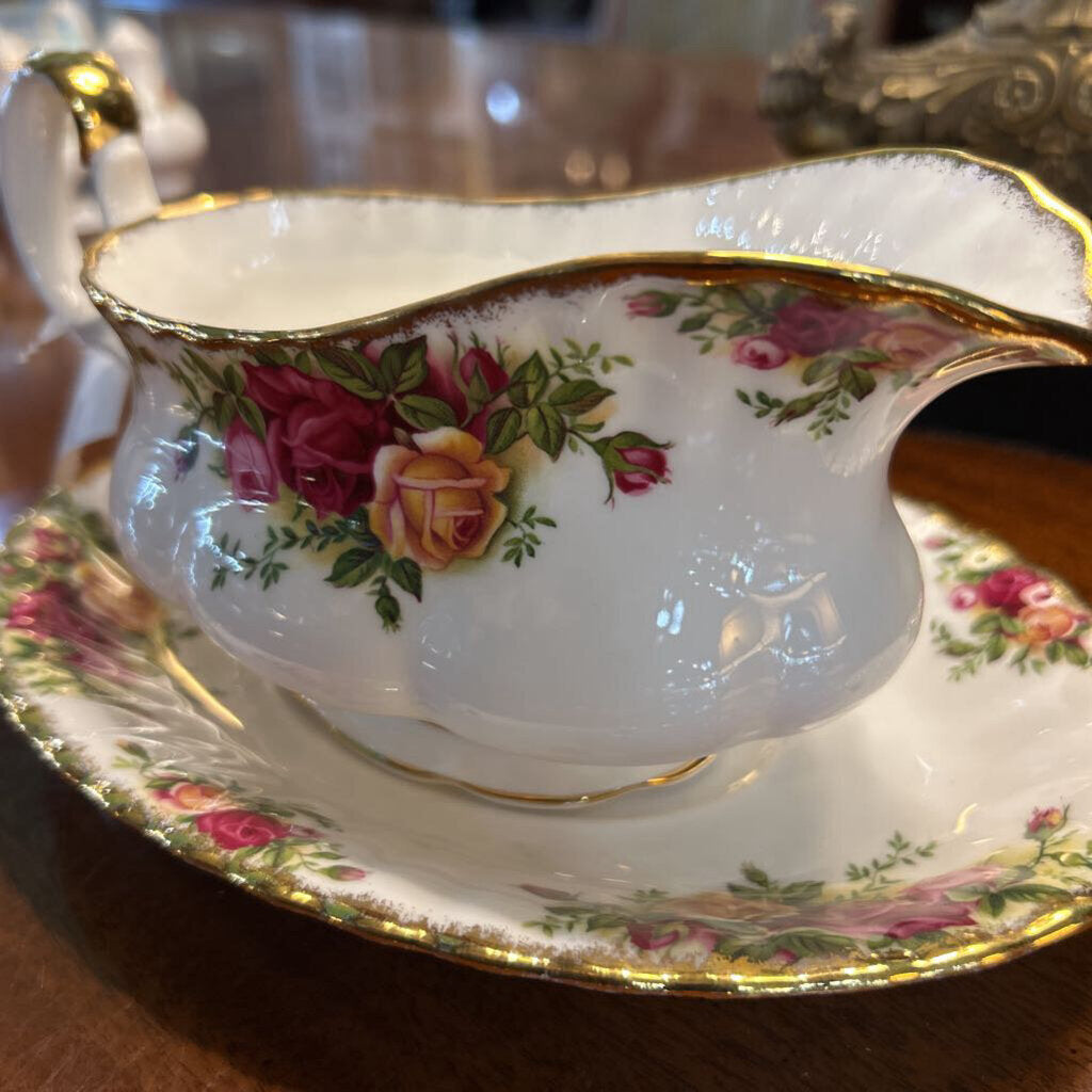 Royal Albert, Old Country Roses Gravy Boat and Plate Set, Bone China, England 1974-1980