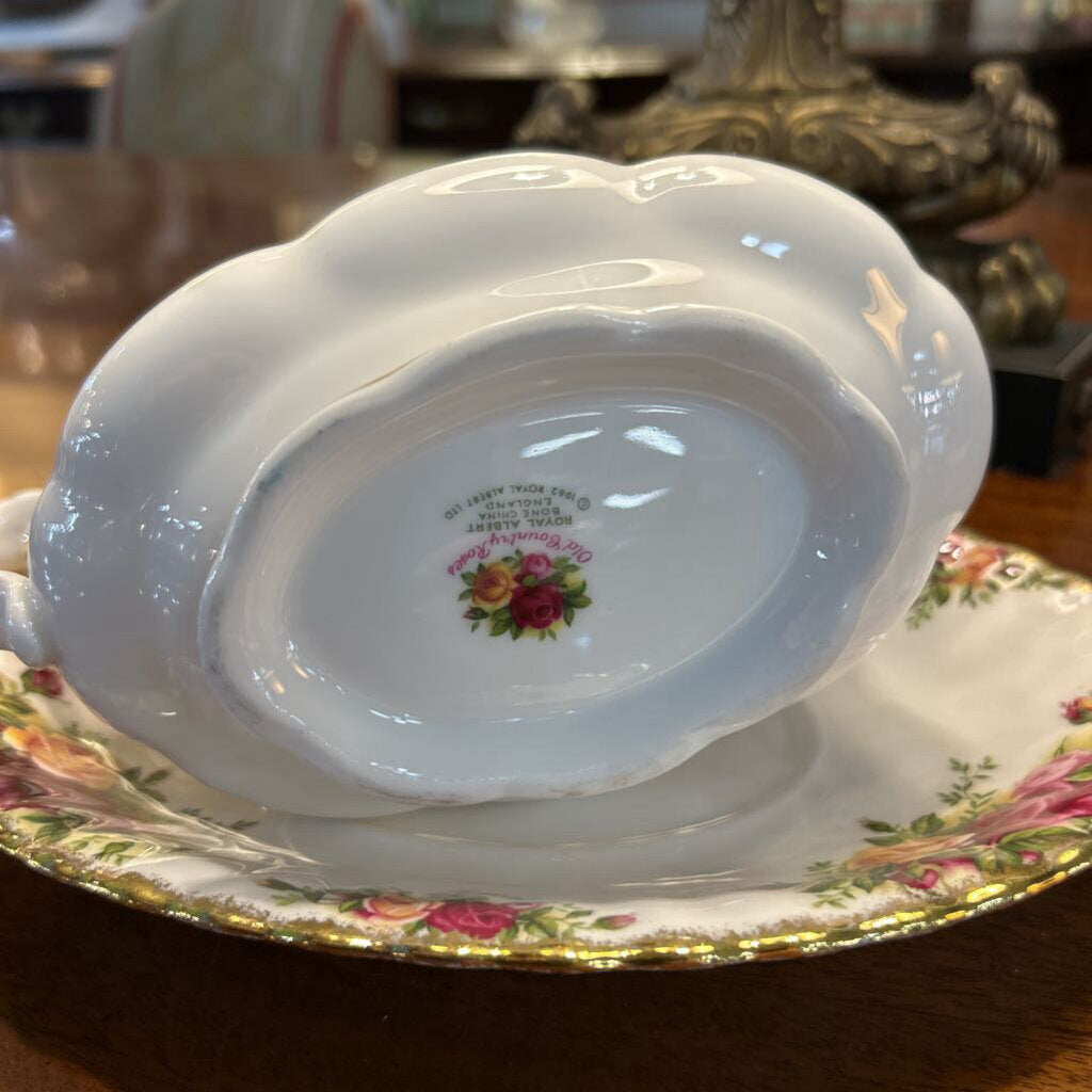 Royal Albert, Old Country Roses Gravy Boat and Plate Set, Bone China, England 1974-1980