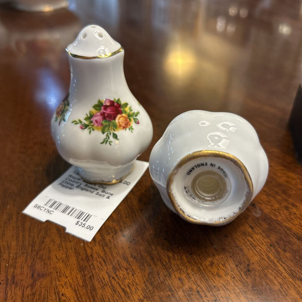 Royal Albert, Old Country Roses Bone China, England Salt & Pepper.