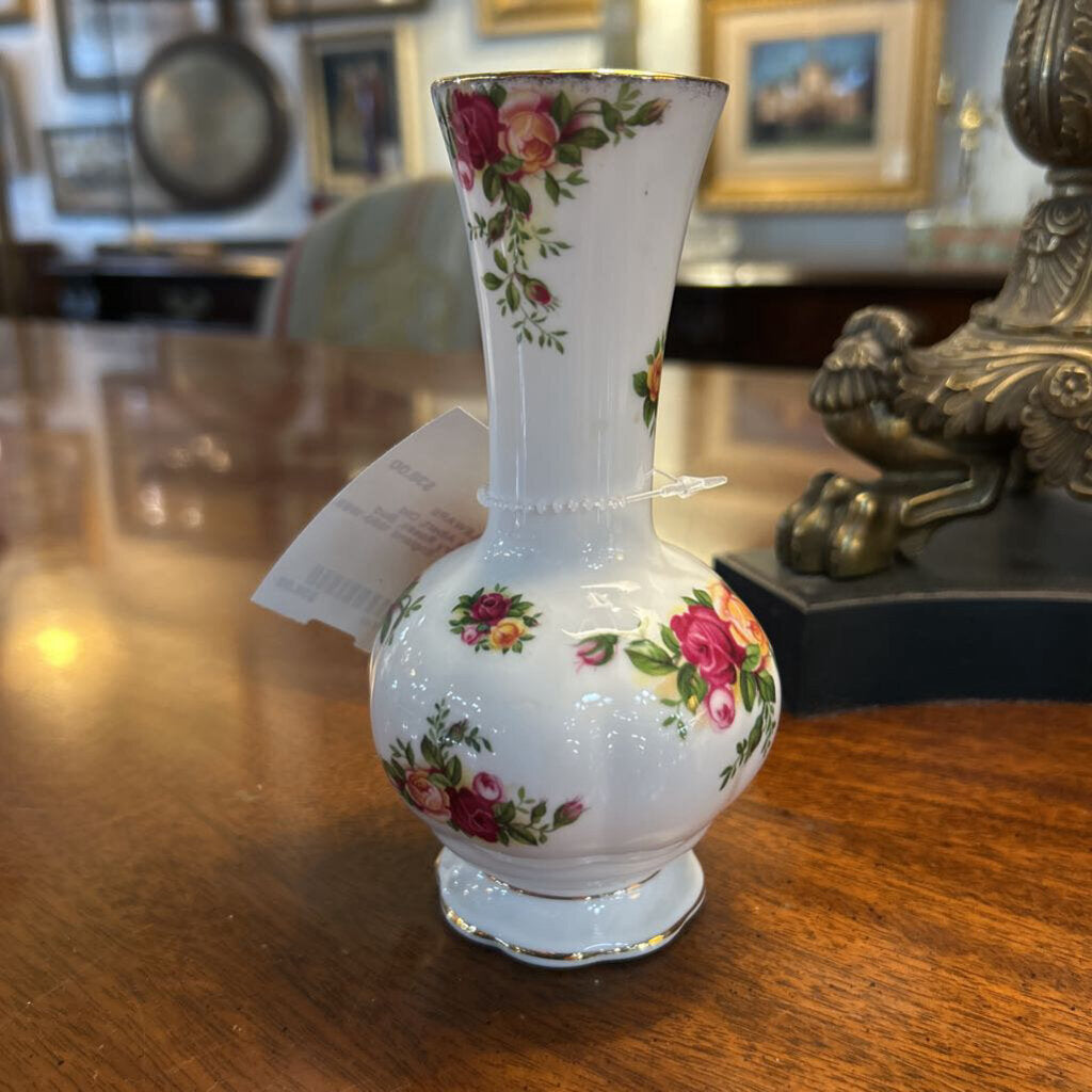 Royal Albert, Old Country Roses, Bud Vase, England 1980-1993.
