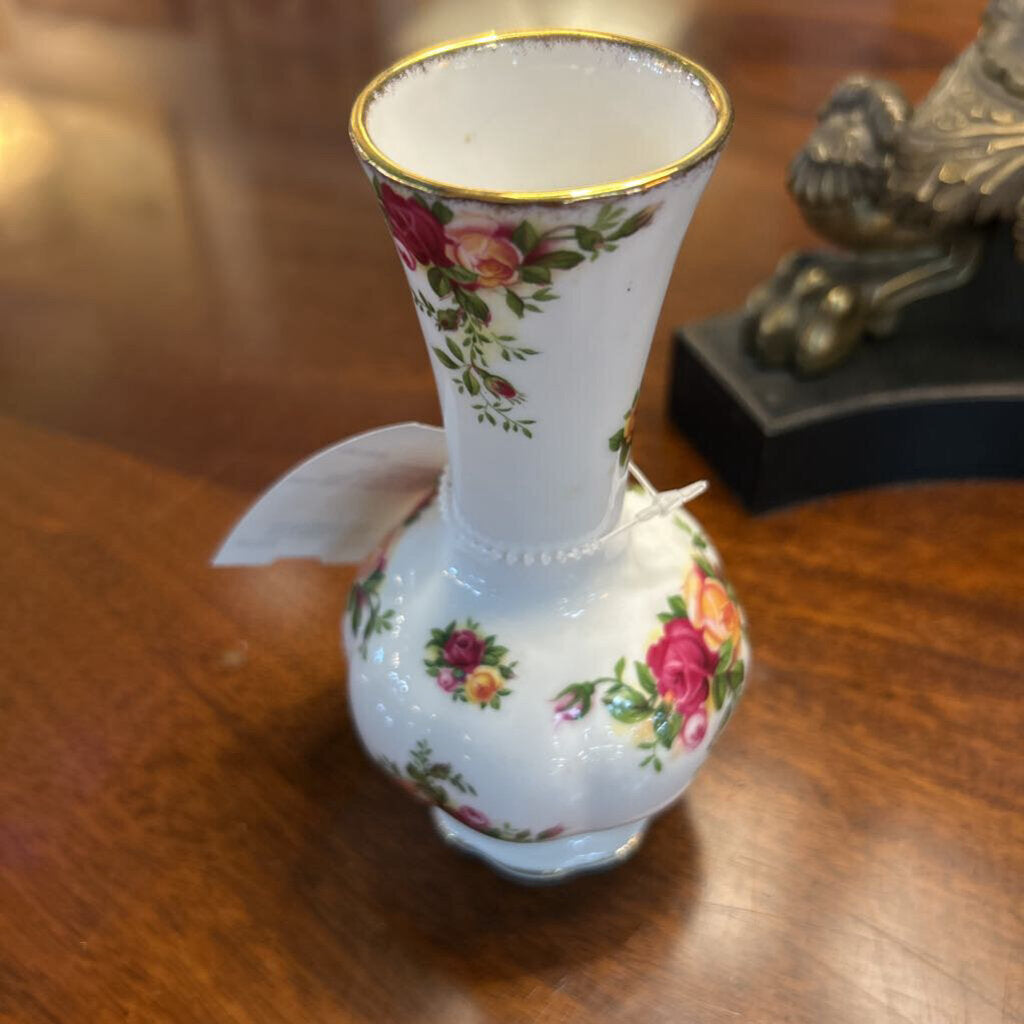 Royal Albert, Old Country Roses, Bud Vase, England 1980-1993.