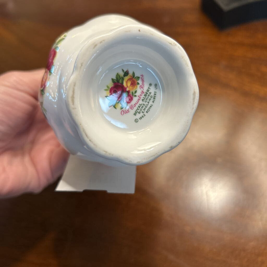 Royal Albert, Old Country Roses, Bud Vase, England 1980-1993.