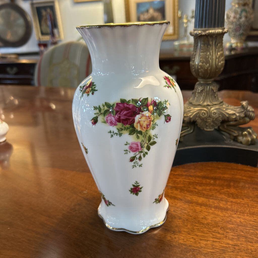 Royal Albert, Old Country Roses, Vase 1980-1993, 9''.