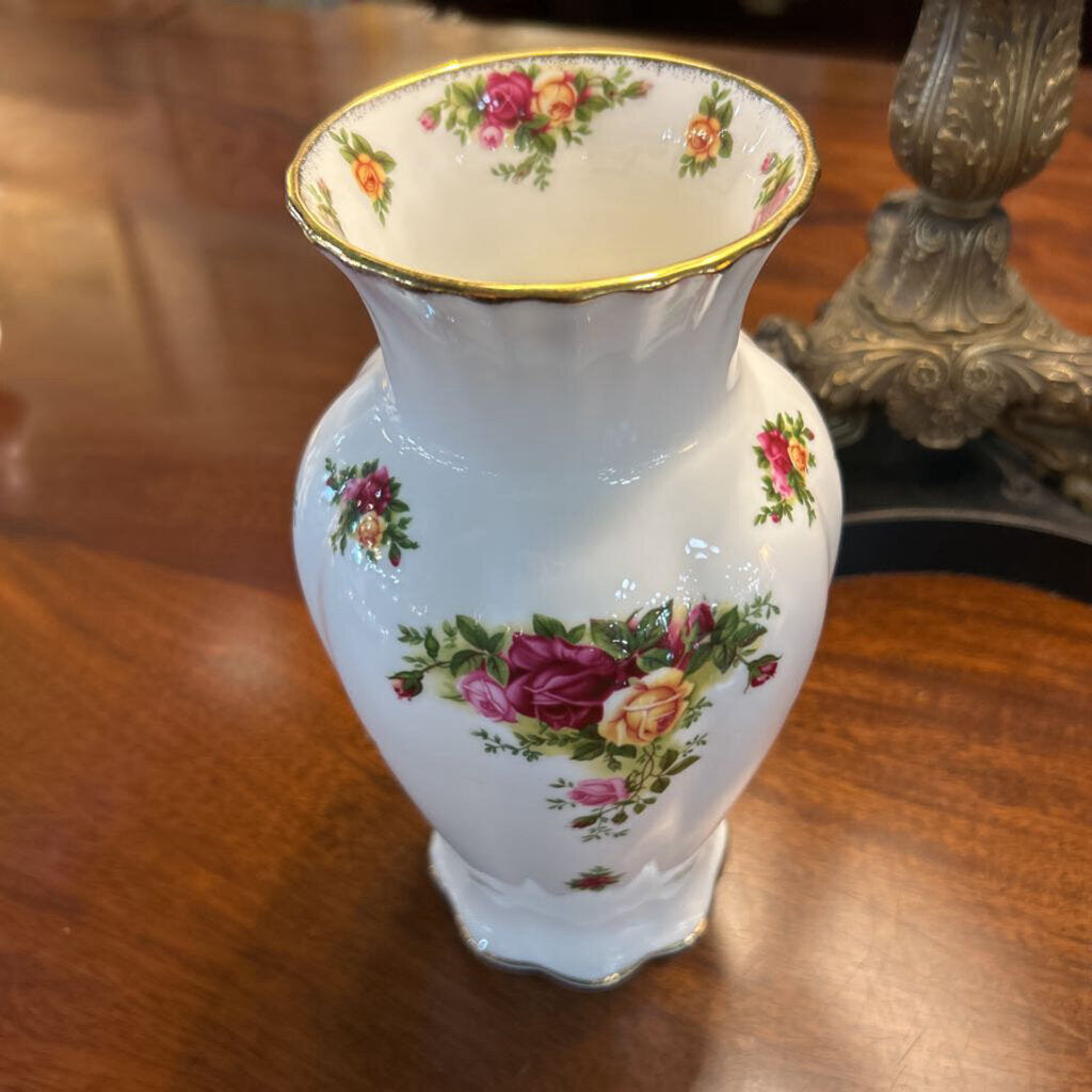 Royal Albert, Old Country Roses, Vase 1980-1993, 9''.