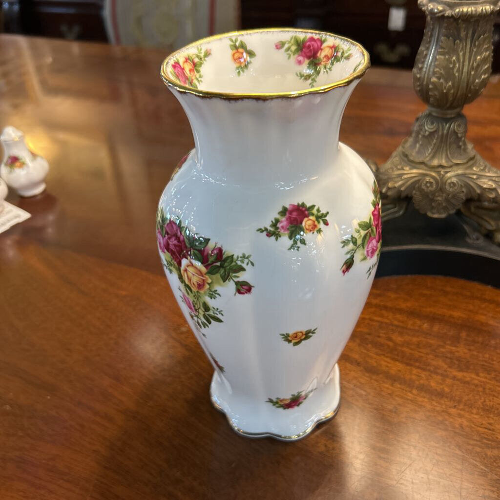 Royal Albert, Old Country Roses, Vase 1980-1993, 9''.