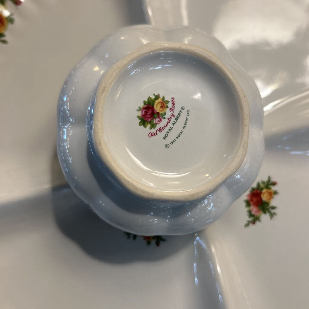 Royal Albert, Old Country Roses, Holiday Relish/Dip/Chip Server. 1998-2002