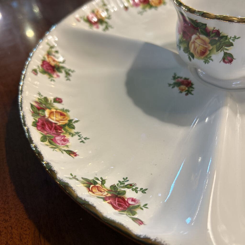 Royal Albert, Old Country Roses, Holiday Relish/Dip/Chip Server. 1998-2002