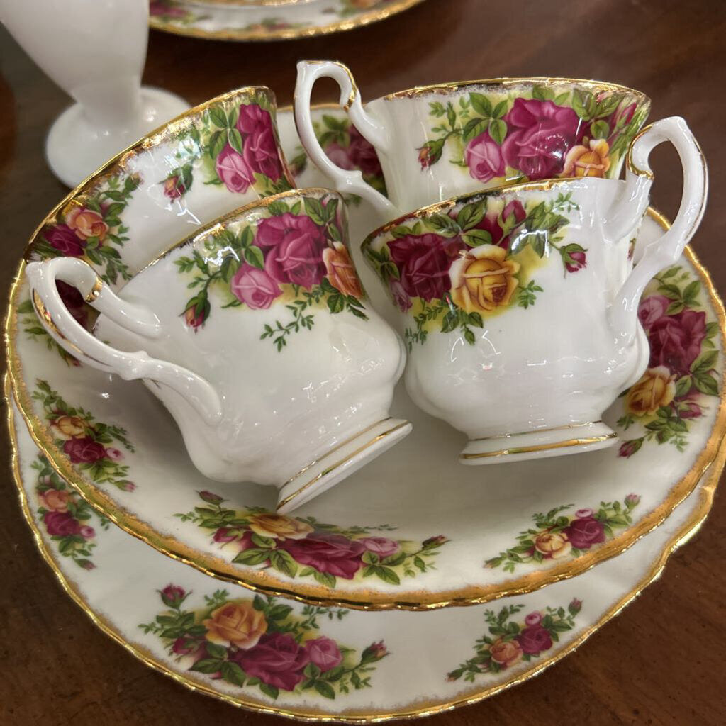 Royal Albert, Old Country Roses , Service for 12 + Teapot, Cream & Sugar, 2 Oval Platters, 1 Small Platter, 4 Veg Bowls. 1970s-1998.