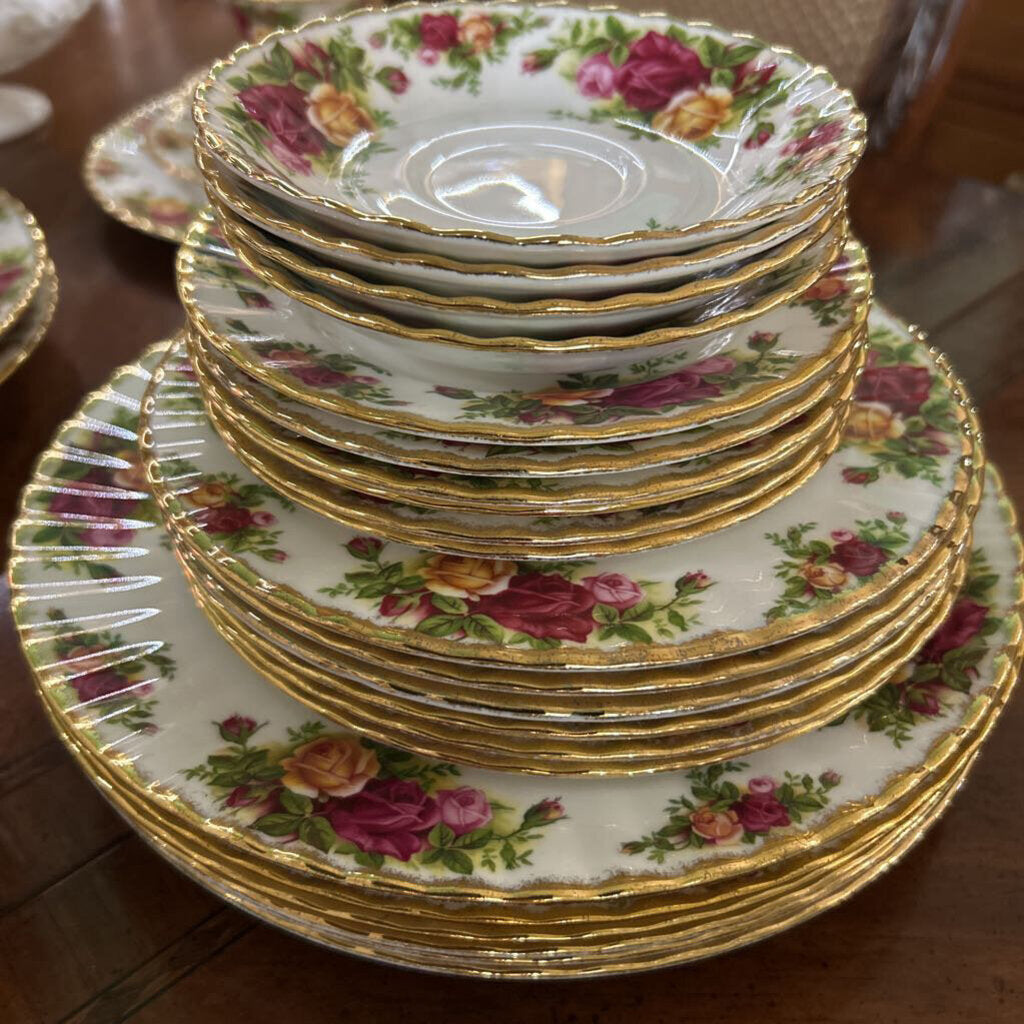 Royal Albert, Old Country Roses , Service for 12 + Teapot, Cream & Sugar, 2 Oval Platters, 1 Small Platter, 4 Veg Bowls. 1970s-1998.