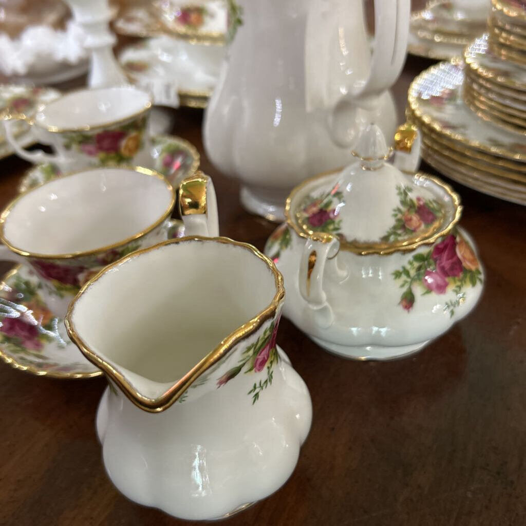Royal Albert, Old Country Roses , Service for 12 + Teapot, Cream & Sugar, 2 Oval Platters, 1 Small Platter, 4 Veg Bowls. 1970s-1998.