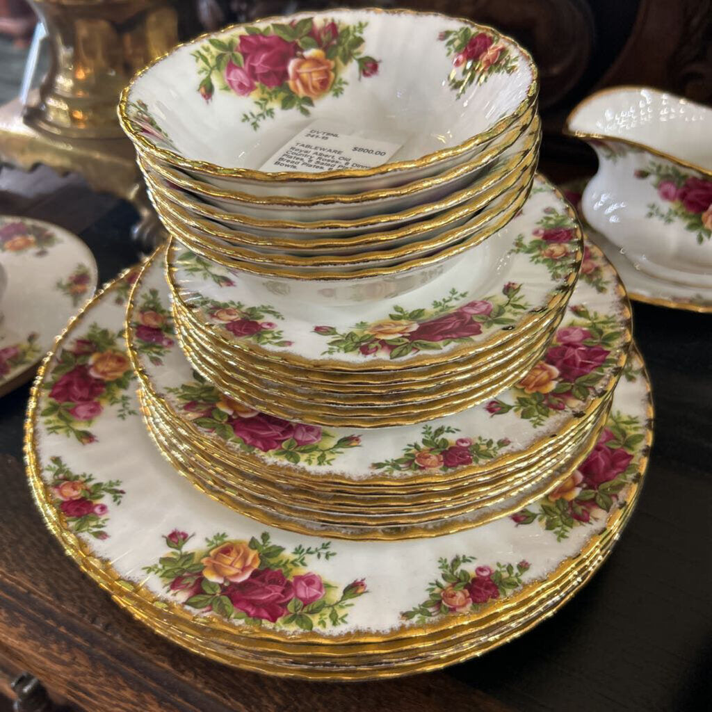 Royal Albert, Old Country Roses- 6 Dinner Plates, 6 Salad Plates, 6 Bread Plates. 6 Berry Bowls.
