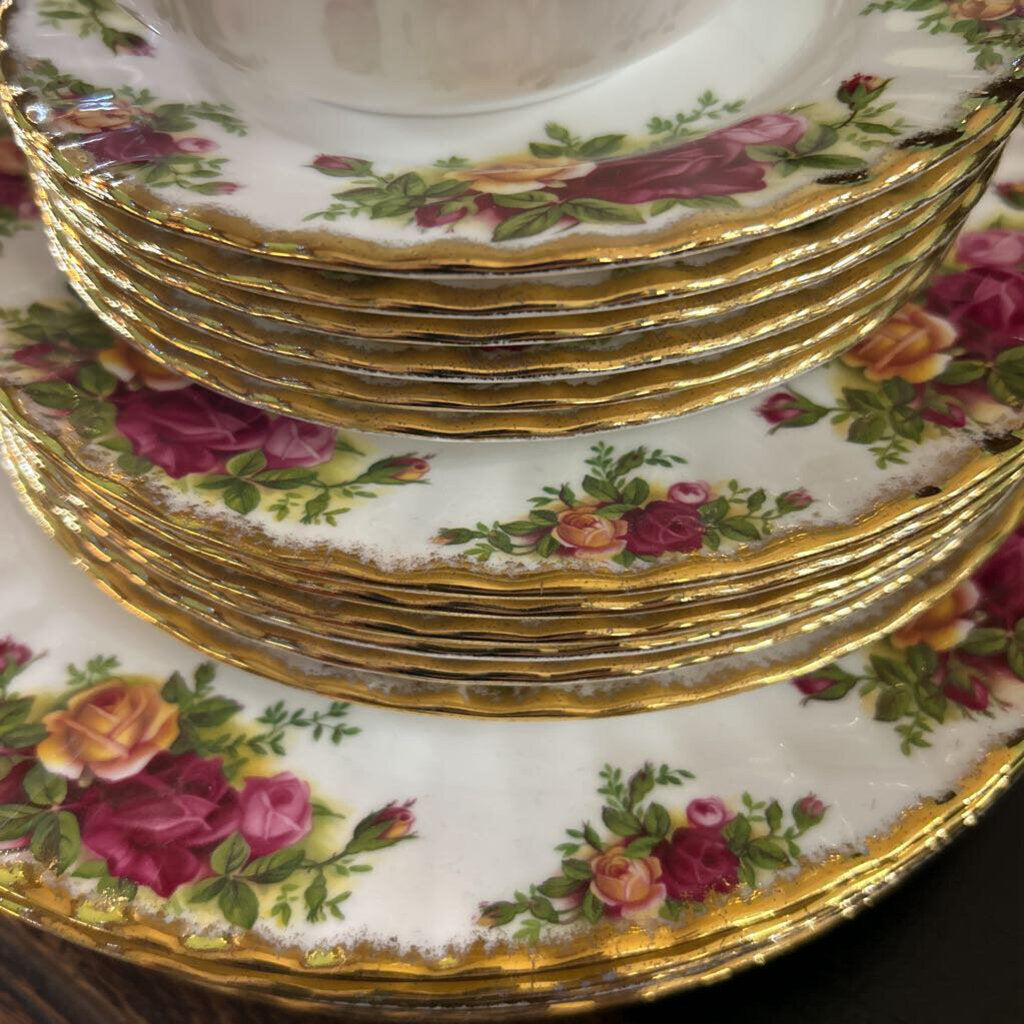 Royal Albert, Old Country Roses- 6 Dinner Plates, 6 Salad Plates, 6 Bread Plates. 6 Berry Bowls.