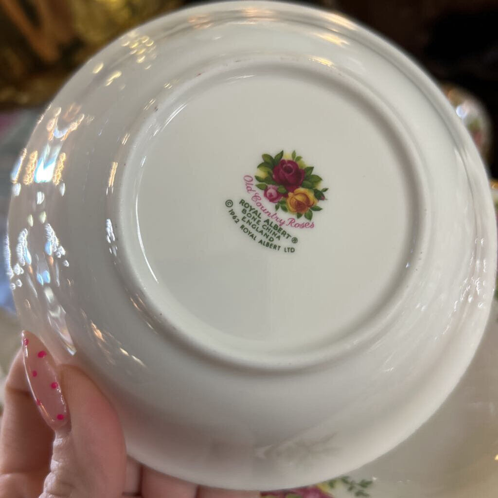 Royal Albert, Old Country Roses- 6 Dinner Plates, 6 Salad Plates, 6 Bread Plates. 6 Berry Bowls.