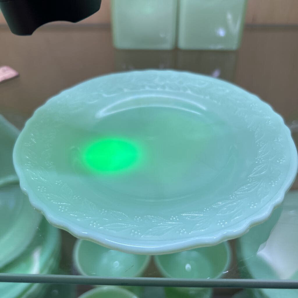 McKee Glass Company Laurel Jadeite Scalloped 6" Bread & Butter Plate Single c.1930s **URANIUM**