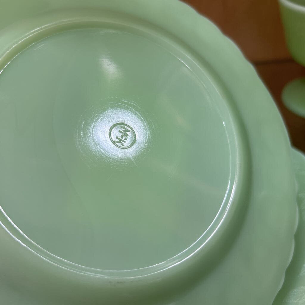 McKee Glass Company Laurel Jadeite 7.5" Salad Plate (Sngle) c.1930s **URANIUM**