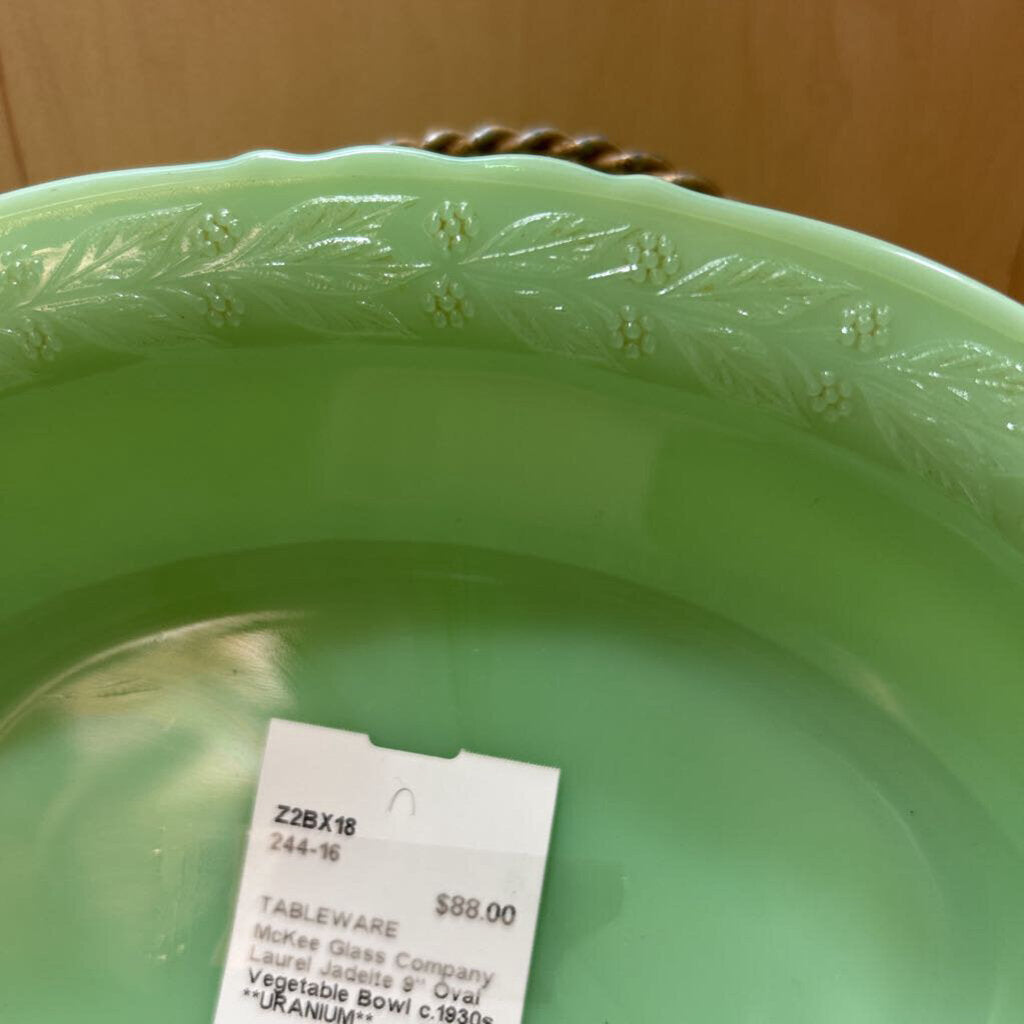 McKee Glass Company Laurel Jadeite 9" Oval Vegetable Bowl c.1930s **URANIUM**
