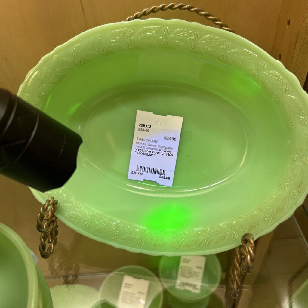 McKee Glass Company Laurel Jadeite 9" Oval Vegetable Bowl c.1930s **URANIUM**