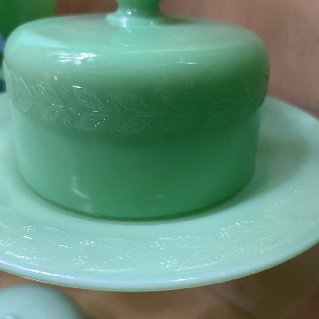McKee Glass Company Laurel Jadeite Cheese Dome & Plate c.1930s **URANIUM**