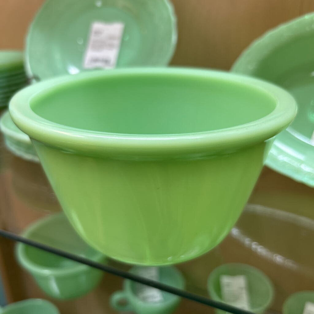 McKee Jadeite Green Bowl *Uranium* Glows 4.25"