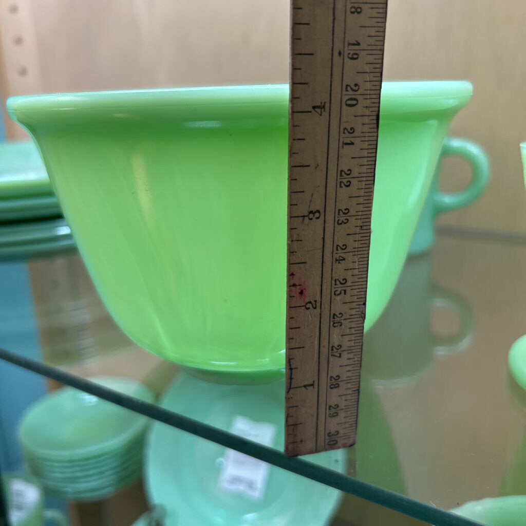 McKee Jadeite Green Bowl *Uranium* Glows 4.25"