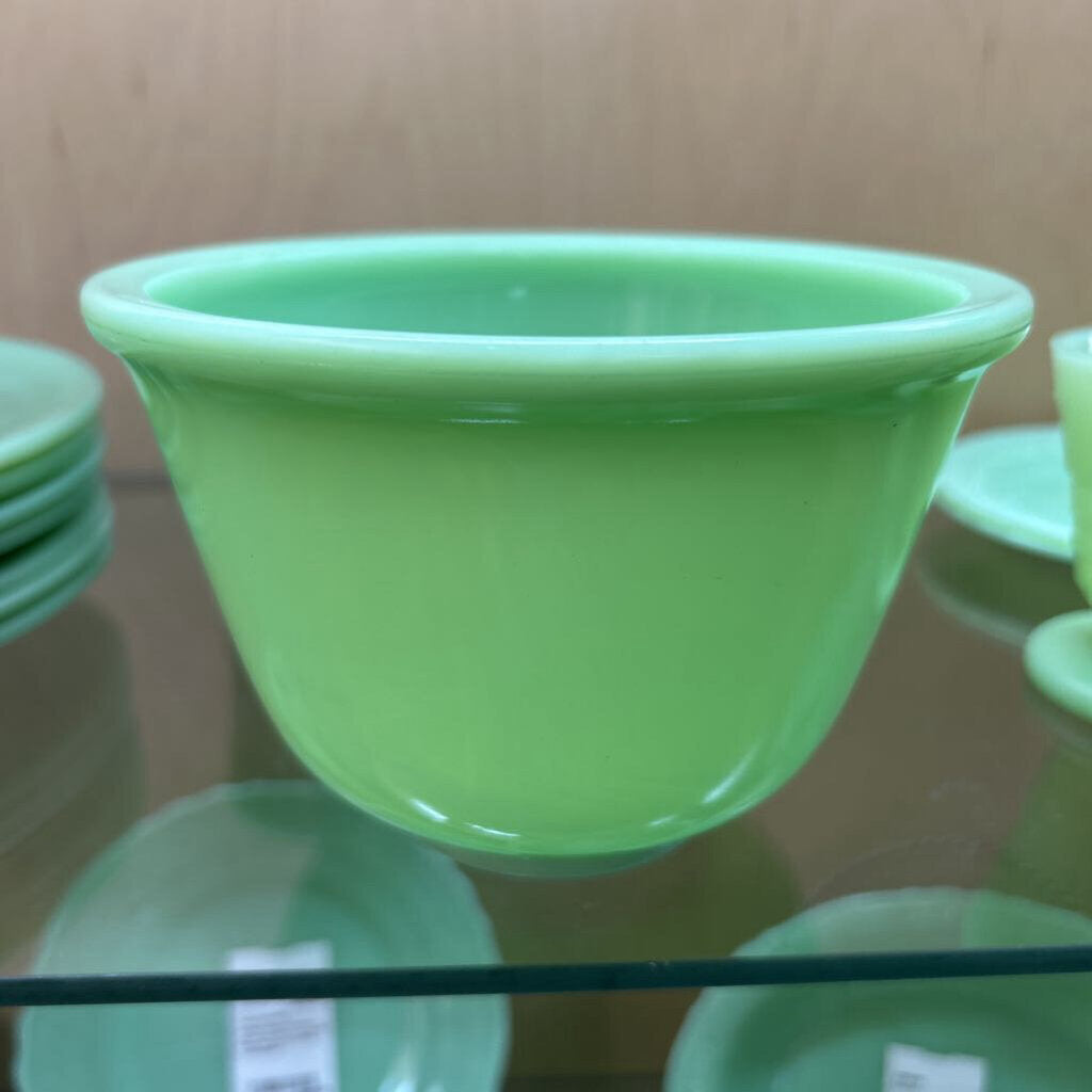 McKee Jadeite Green Bowl *Uranium* Glows 4.25"