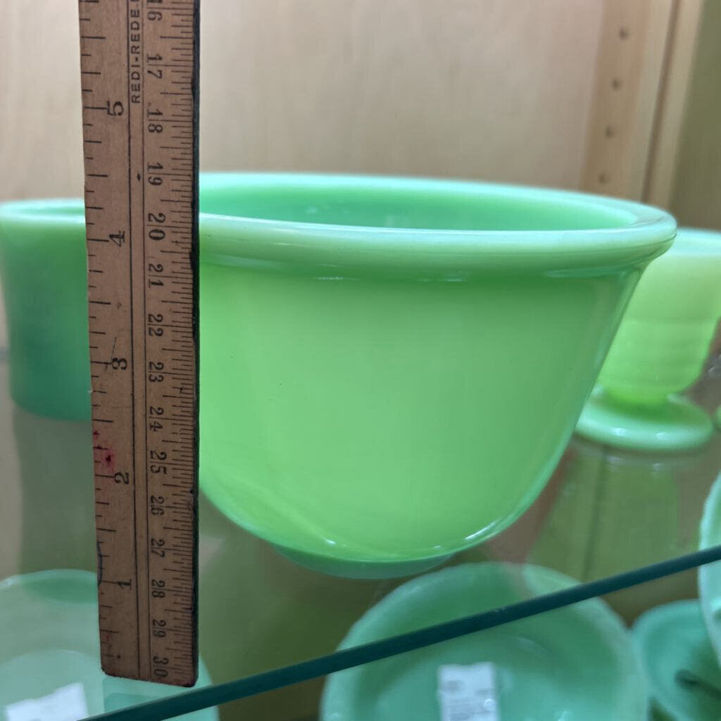 McKee Jadeite Green Bowl *Uranium* Glows 4.25"