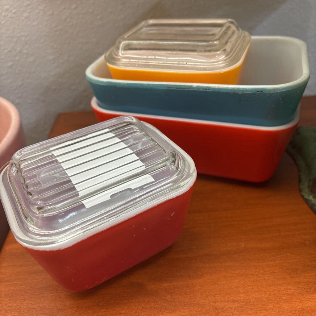 PYREX 1950s Refrigerator Boxes 4pc Set (2 big,2small,2 lids)